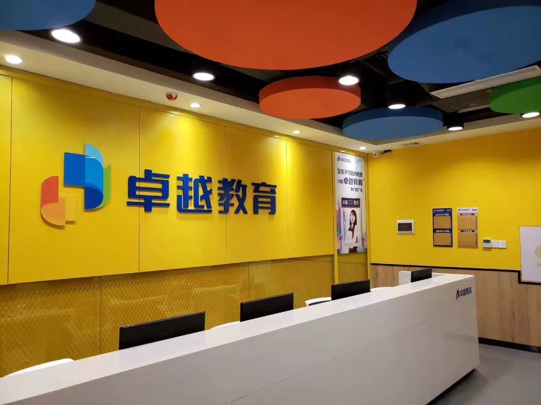 卓越教育集团成功安装监控系统设备及网络机房设备！